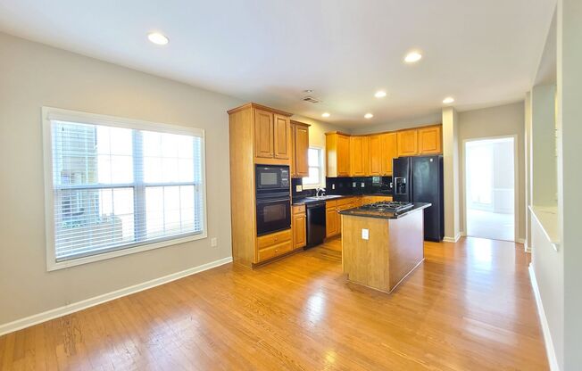 5 beds, 3 baths, $2,695