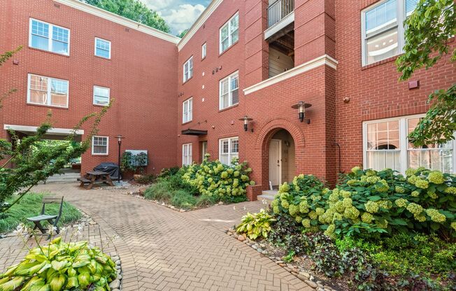 Updated condo in the heart of Elizabeth!