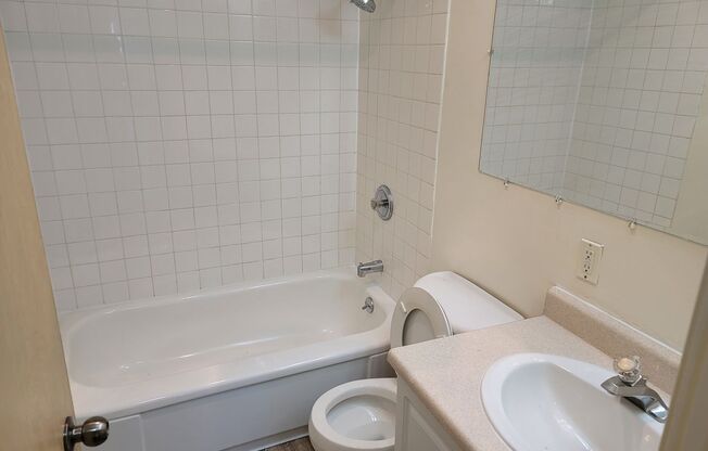 2 beds, 1 bath, 859 sqft, $2,795, Unit C-302