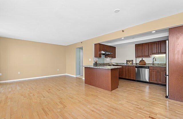 1 bed, 1 bath, 854 sqft, $3,500, Unit 428