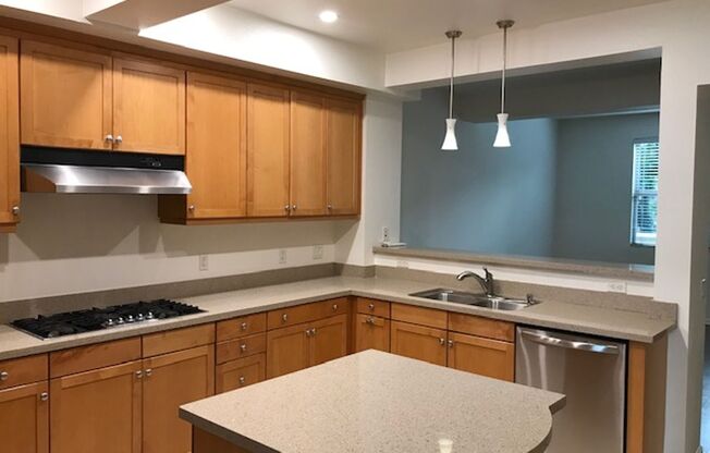 2BR + 2 1/2BA CONDO AVAILABLE NOW IN BURBANK!
