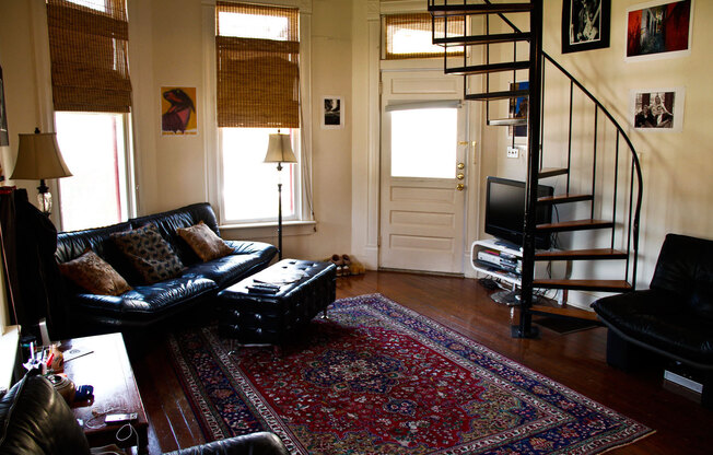 Vintage Loft - West Campus - Available August!