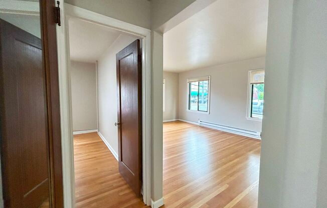 1 bed, 1 bath, 695 sqft, $1,525, Unit Windsor - 17