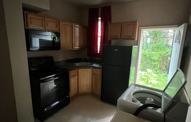 Carroll Park Area Main Street, Big 3 bedroom!