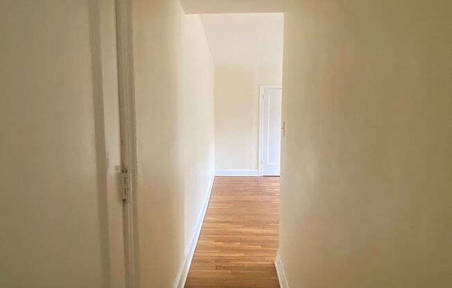 Studio, 1 bath, 294 sqft, $1,415, Unit New King Edward  4A3