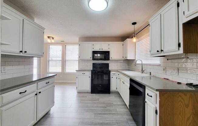 1411 RIV OAK DR