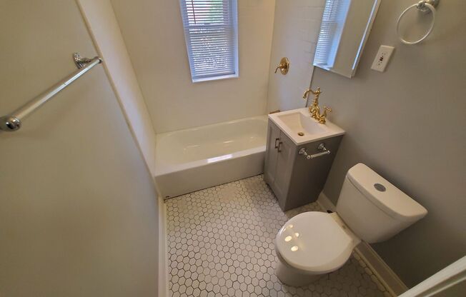 Studio, 1 bath, 405 sqft, $895, Unit 103