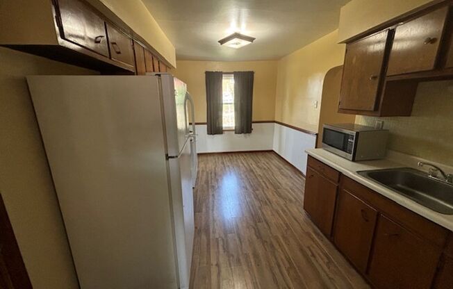 2 beds, 1 bath, $995