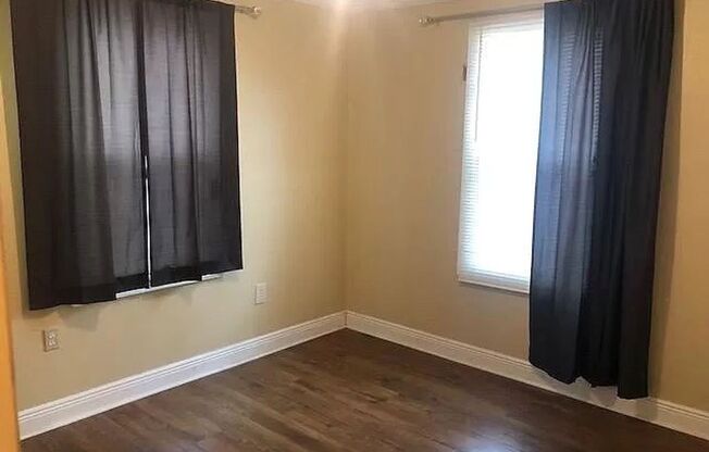 3 beds, 1 bath, $1,000