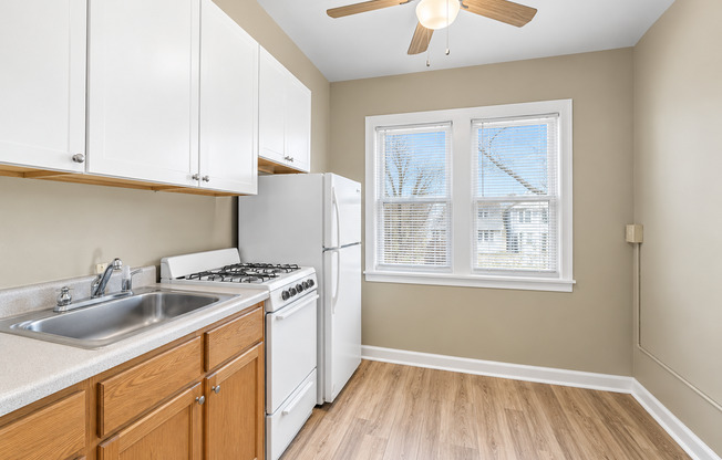 Convenient and Affordable St. Paul Living | Spacious 1-Bedroom Near University Ave & Green Line