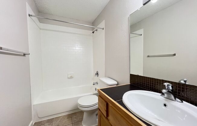 Studio, 1 bath, 575 sqft, $950, Unit OCR-239