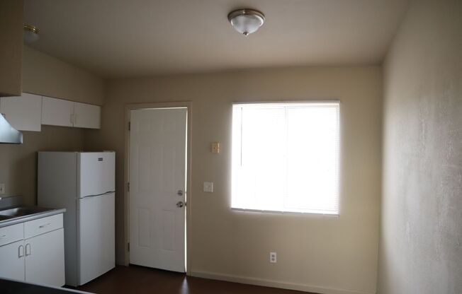 2 beds, 1 bath, $750, Unit Unit B