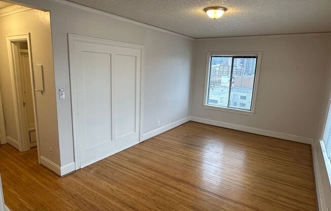 Studio, 1 bath, 330 sqft, $1,095, Unit 306