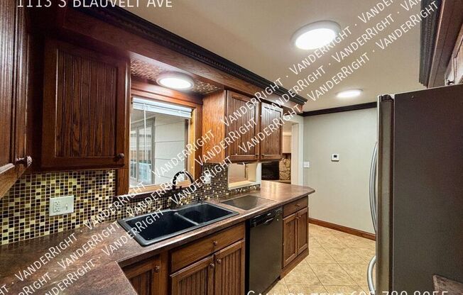 1113 S BLAUVELT AVE