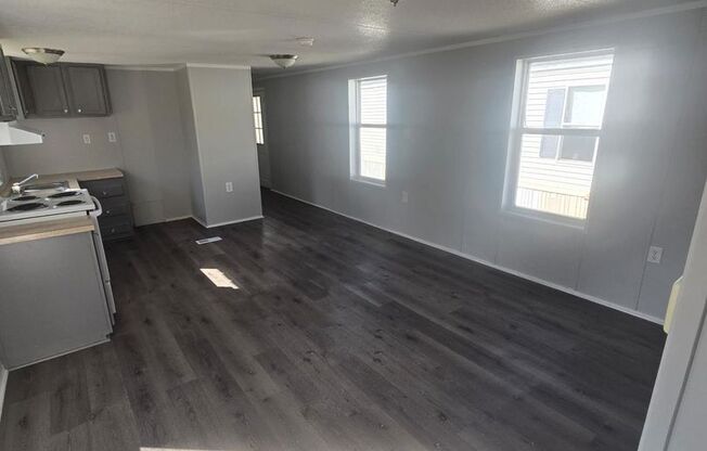 3 beds, 1 bath, $1,000, Unit lot 13