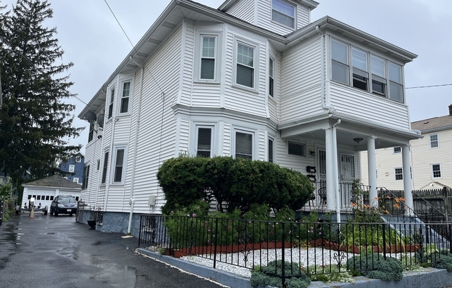 9 HUTCHINSON ST