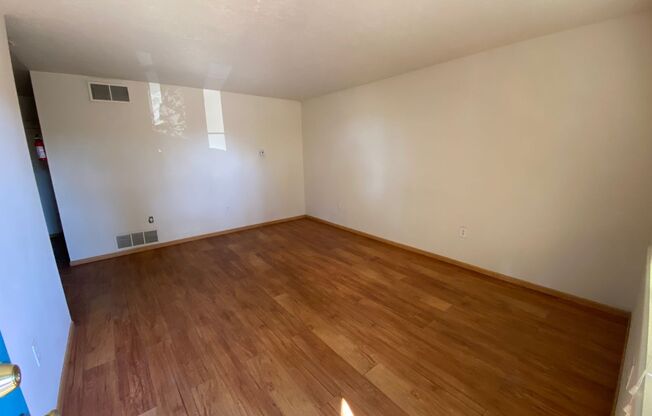 1 bed, 1 bath, 686 sqft, $1,050, Unit 24