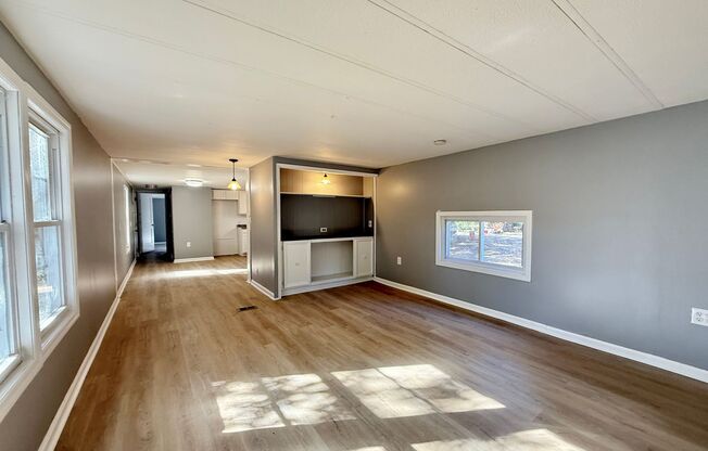 Spacious 2 bed, 1.5 bath Home FOR RENT in Commercial Twp $1500