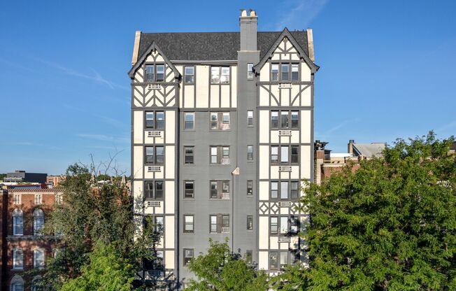 5718 North Winthrop Ave.