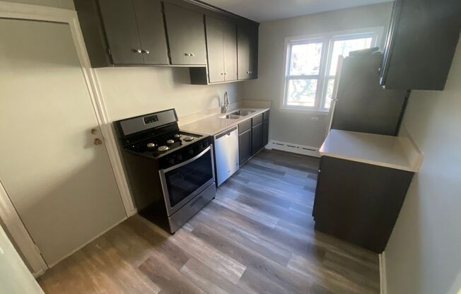 1 bed, 1 bath, 700 sqft, $999, Unit 09