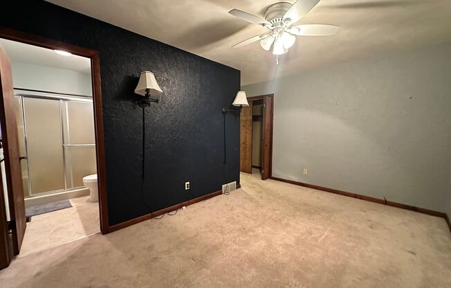 3 beds, 2 baths, $1,425, Unit 103