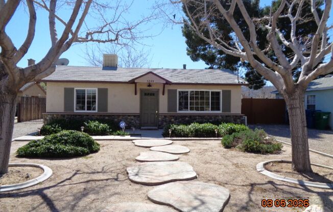 Adorable 2 Bedroom 1 Bath in the heart of Quartz Hill