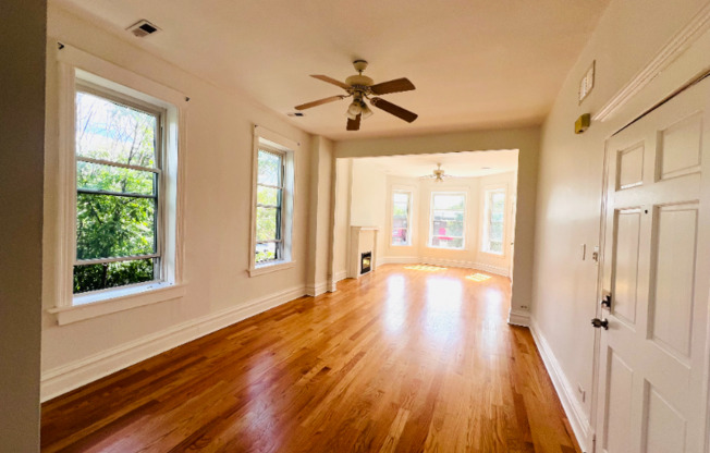 3268 West Fullerton Avenue