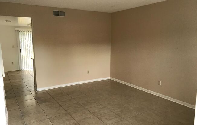 2 Bed/2 Bath Townhouse Very Close to UCF!
