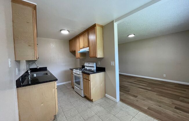 1 bed, 1 bath, $1,700, Unit T14