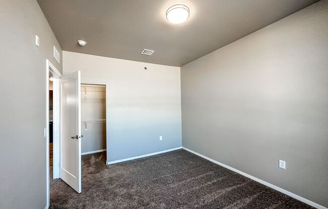 2 beds, 1 bath, 1,070 sqft, $1,445, Unit Bldg 4 Apt 4216