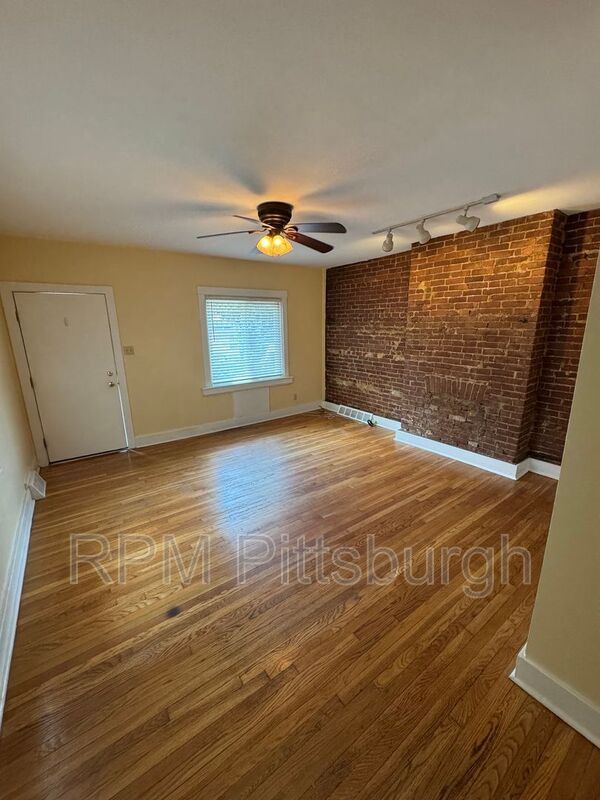 205 Lehigh Ave #2