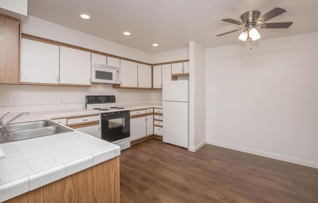 2 beds, 1 bath, 982 sqft, $1,595, Unit 227