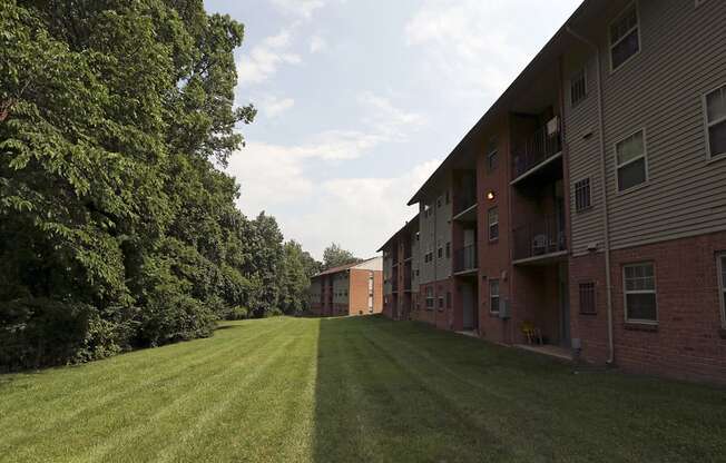 Seminary Roundtop Apartments exterior back