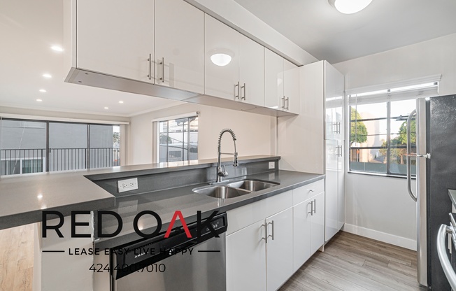 121 N Hamilton Dr