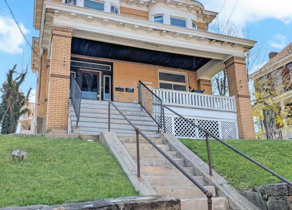 12 CARRICK AVE