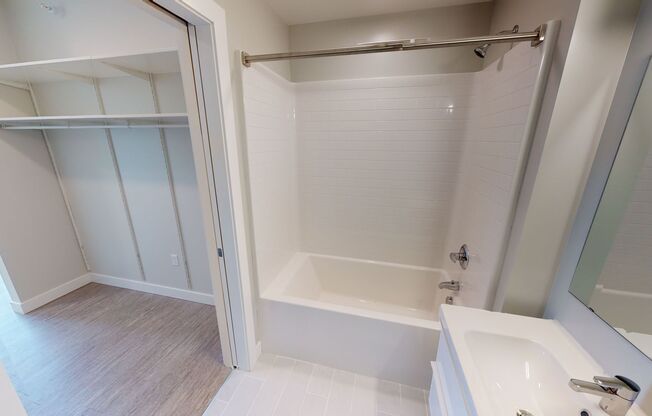 2 beds, 1 bath, 815 sqft, $1,700, Unit 2530-440