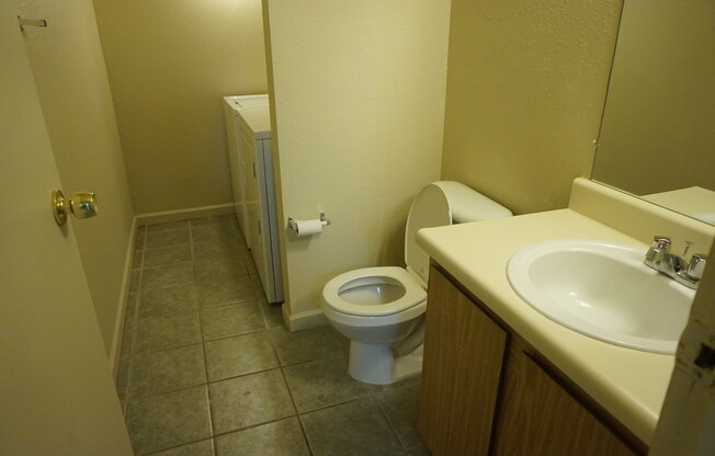 2 beds, 1.5 baths, $1,250, Unit # 1041