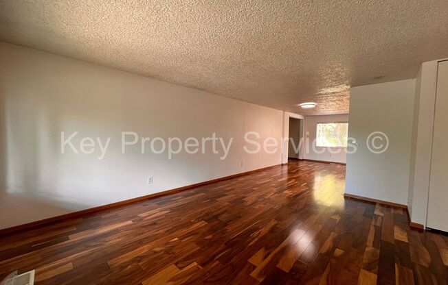 Beautifully Remodeled Gresham Ranch