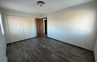 Spacious 2 bedroom 1 bathroom, pet friendly apartment