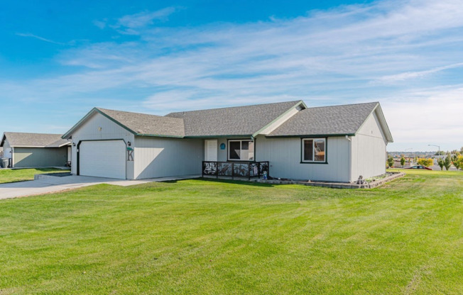 Corner Lot Home For Rent!