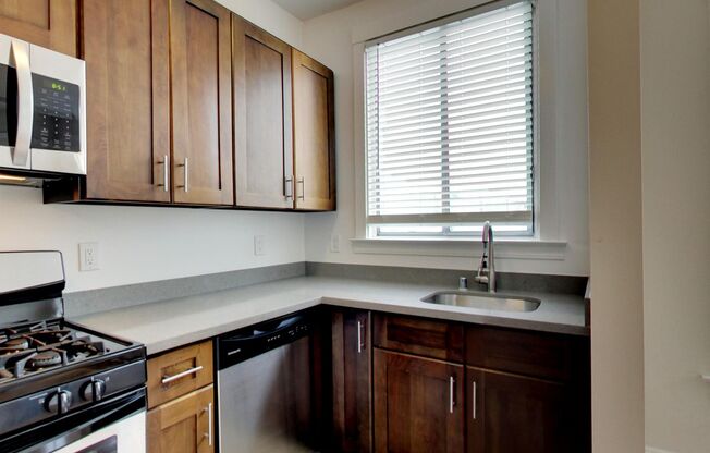 40 Tiffany Avenue (1288r)