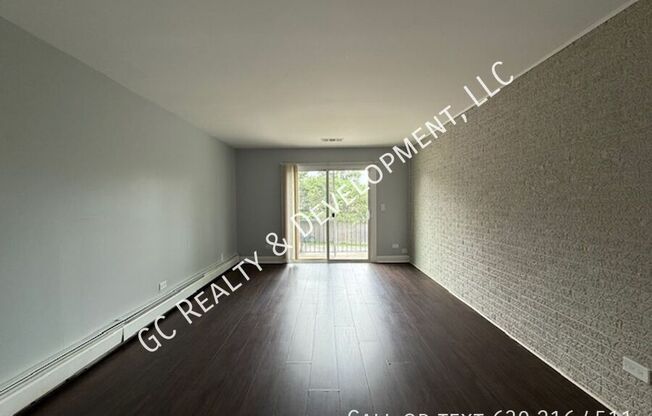 1044 S YORK RD