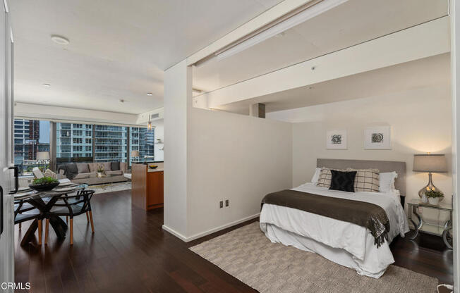 1 bed, 1 bath, 860 sqft, $3,000, Unit 914