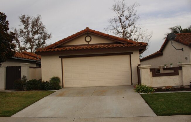 AVAILABLE NOW FOR PRE-PLEASING! 3 BEDROOM 2 BATH IN Oceanside! CALL TODAY TO SCHEDULE A SHOWING!