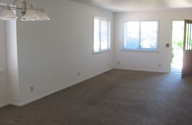 Santa Margarita - 15 minutes to SLO Spacious Single Level Home w A/C