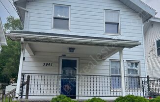 Welcome to this charming 3-bedroom, 1-bathroom house located in Toledo, OH.