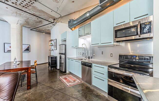 Modern Studio Loft in Downtown Dallas – Water & Internet Included in the Rent ($500 Off First Month's Rent)