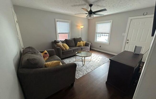 2 beds, 1 bath, $1,595