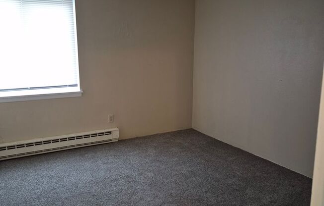 2 beds, 1 bath, 792 sqft, $1,000, Unit #22