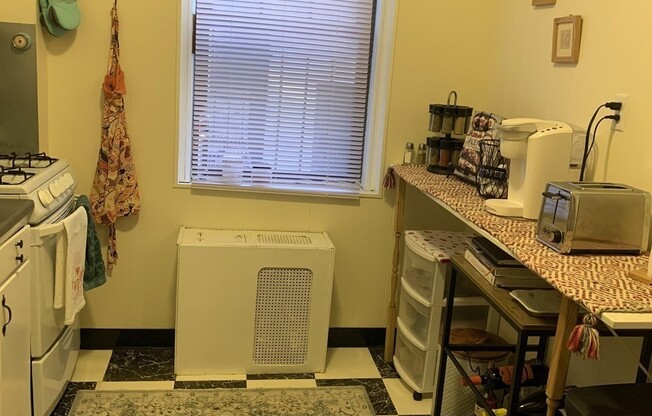 Studio, 1 bath, $1,800, Unit 21